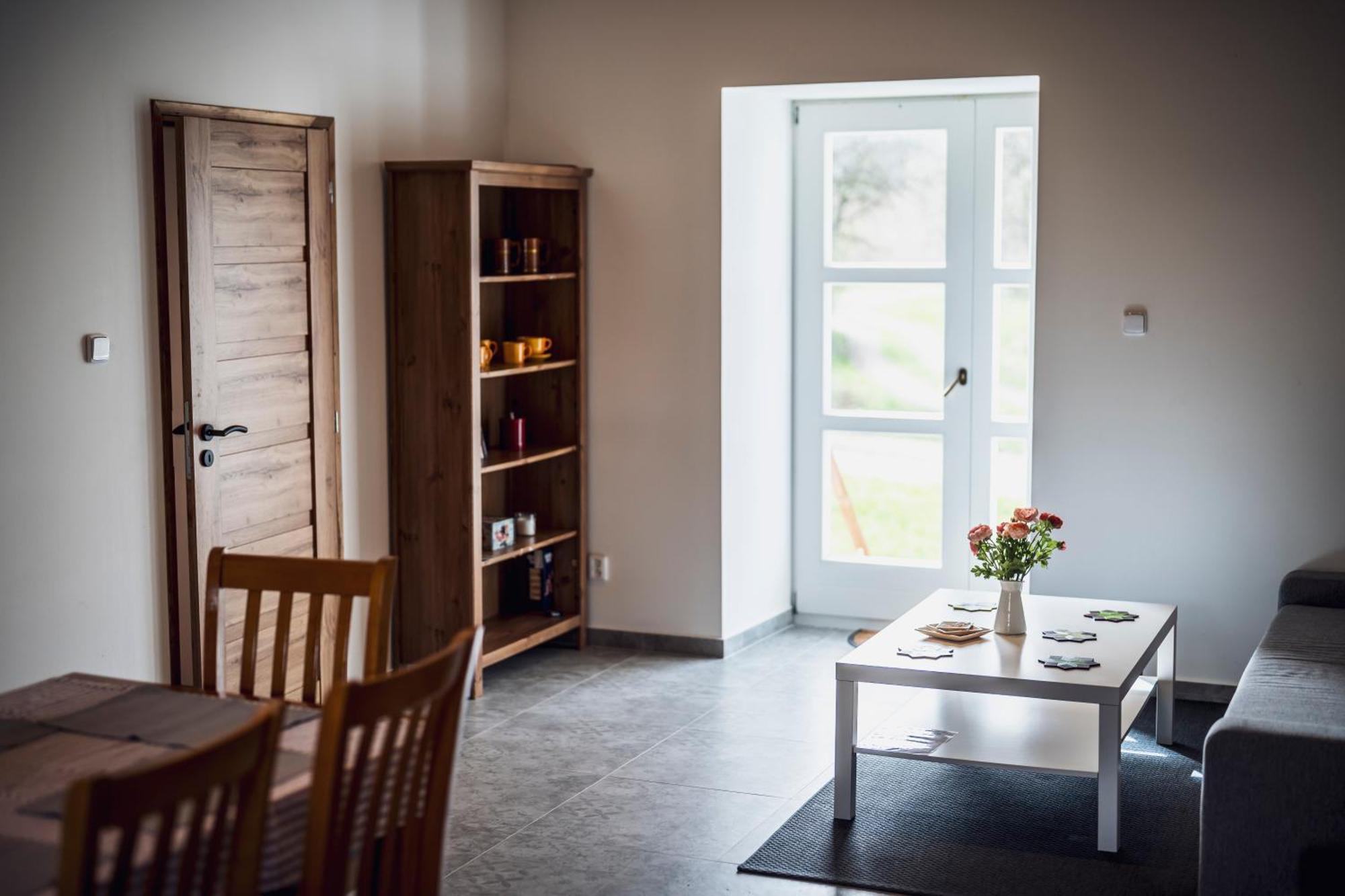 Ferienwohnung Dvur Dolenec Rohoznice  Exterior foto