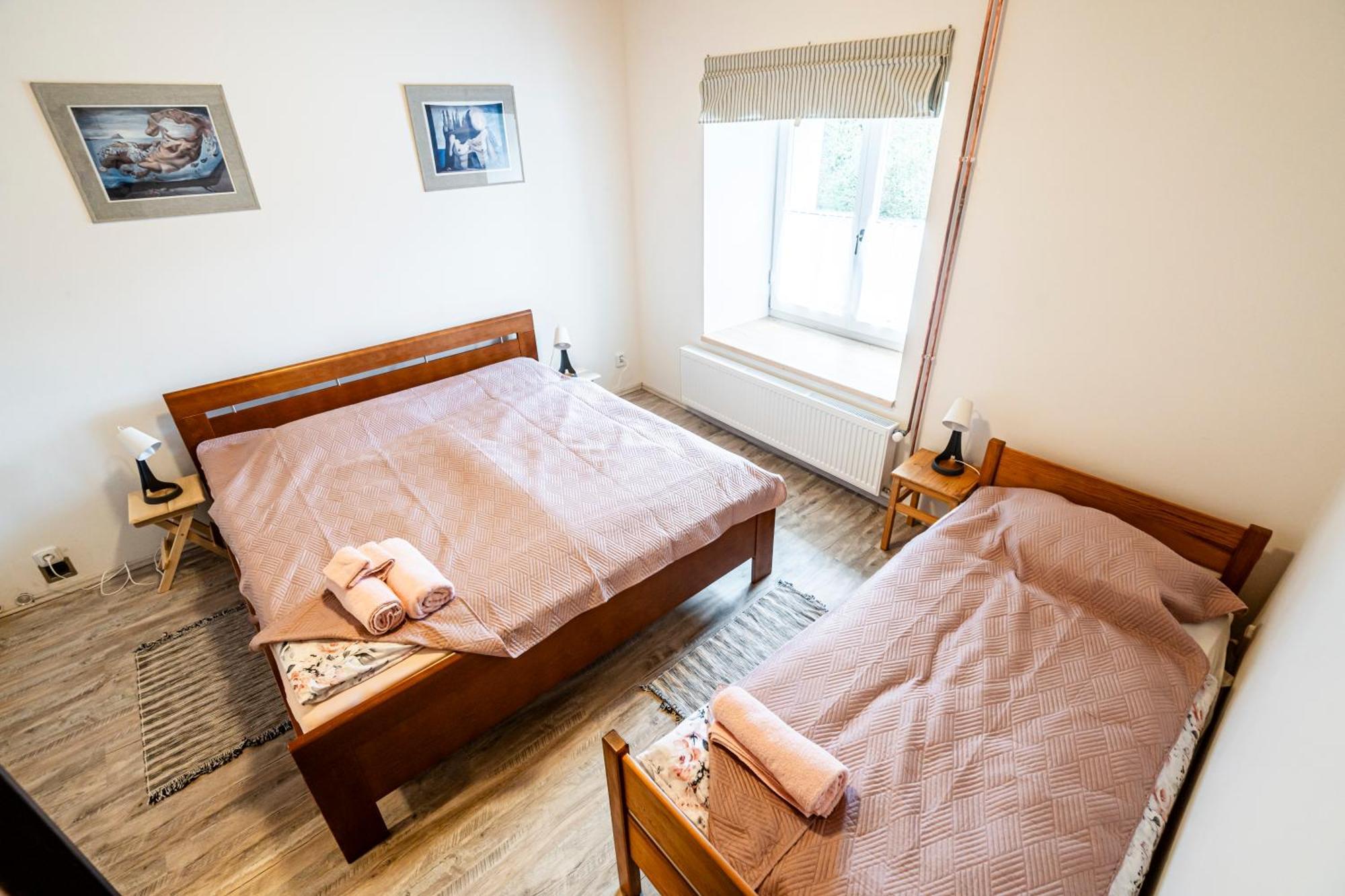 Ferienwohnung Dvur Dolenec Rohoznice  Exterior foto