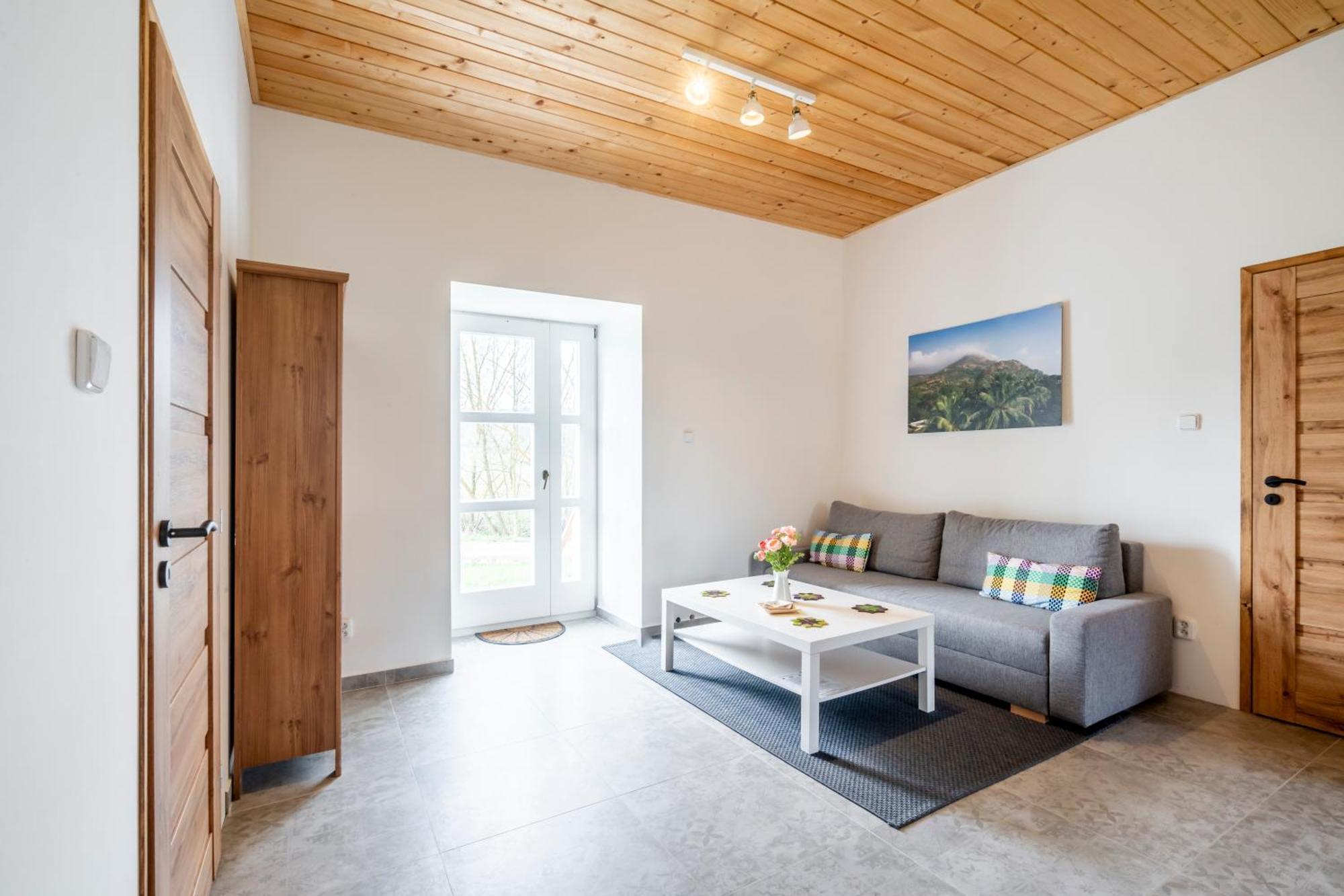 Ferienwohnung Dvur Dolenec Rohoznice  Exterior foto